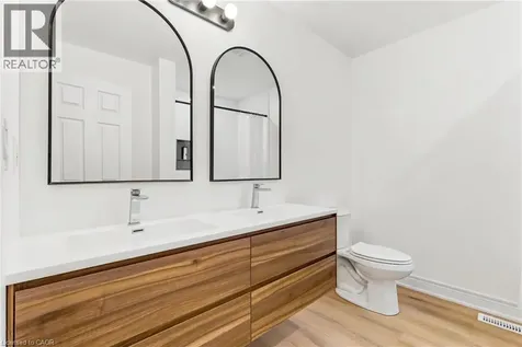 1553 Newlands Crescent Burlington ON L7M 1P1