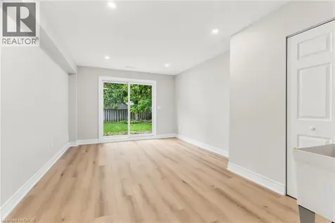 1553 Newlands Crescent Burlington ON L7M 1P1