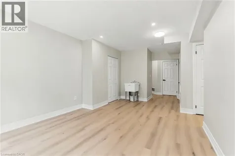 1553 Newlands Crescent Burlington ON L7M 1P1