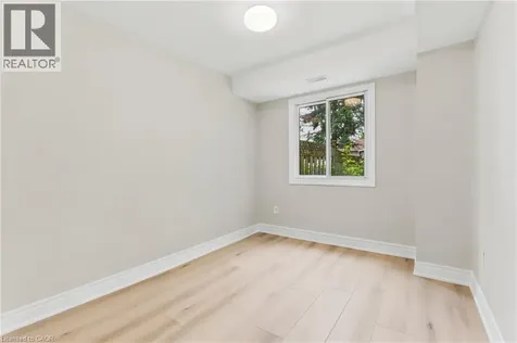 1553 Newlands Crescent Burlington ON L7M 1P1