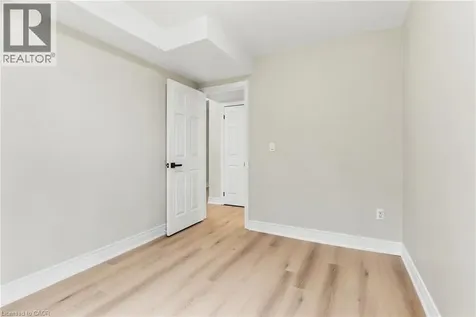 1553 Newlands Crescent Burlington ON L7M 1P1