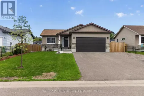 27 Terrance Drive Petawawa ON K8H 0H3