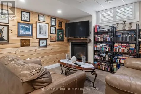 27 Terrance Drive Petawawa ON K8H 0H3