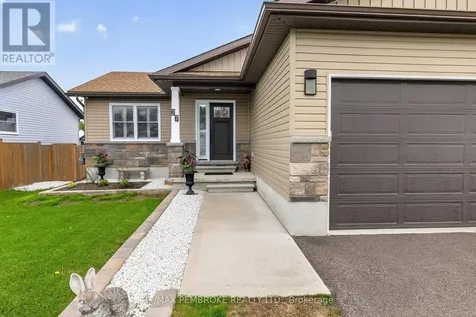 27 Terrance Drive Petawawa ON K8H 0H3