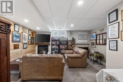 27 Terrance Drive Petawawa ON K8H 0H3