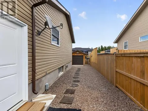 27 Terrance Drive Petawawa ON K8H 0H3