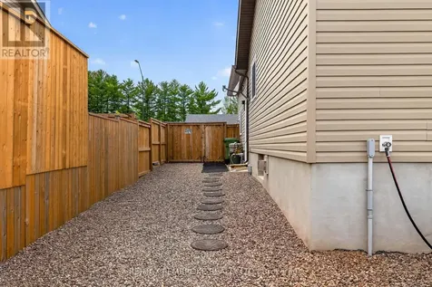 27 Terrance Drive Petawawa ON K8H 0H3