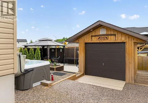 27 Terrance Drive Petawawa ON K8H 0H3