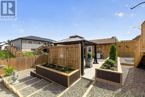 27 Terrance Drive Petawawa ON K8H 0H3