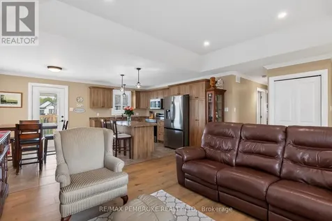 27 Terrance Drive Petawawa ON K8H 0H3