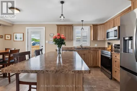 27 Terrance Drive Petawawa ON K8H 0H3