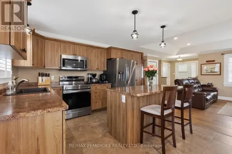 27 Terrance Drive Petawawa ON K8H 0H3