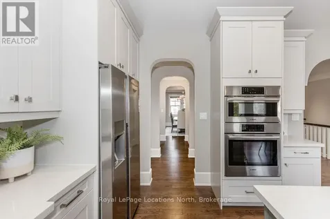93 Stanley Street Collingwood ON L9Y 0G3