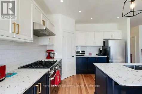 27 Newport Boulevard Collingwood ON L9Y 4Y8