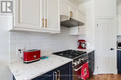 27 Newport Boulevard Collingwood ON L9Y 4Y8