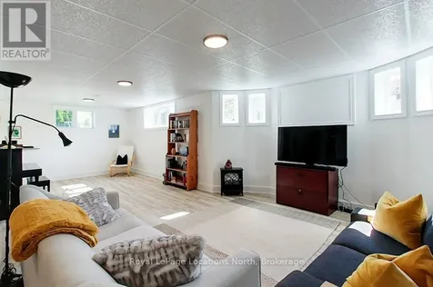 27 Newport Boulevard Collingwood ON L9Y 4Y8