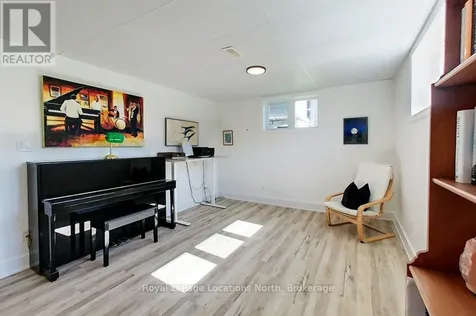 27 Newport Boulevard Collingwood ON L9Y 4Y8