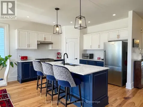 27 Newport Boulevard Collingwood ON L9Y 4Y8