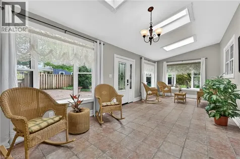 136 Mountain Street Grimsby ON L3M 4E7