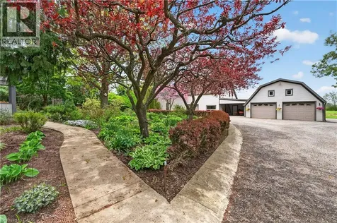 136 Mountain Street Grimsby ON L3M 4E7