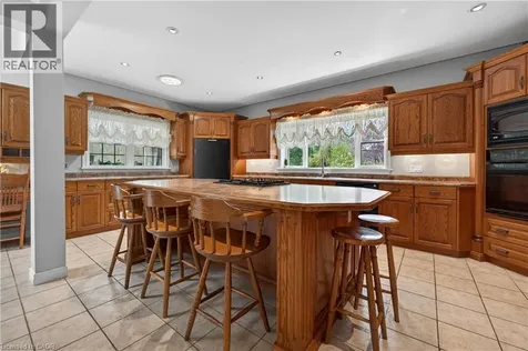136 Mountain Street Grimsby ON L3M 4E7