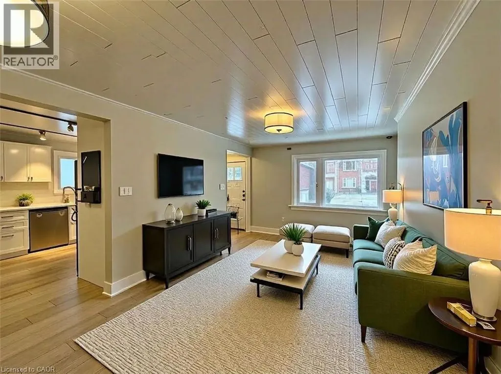 28 Inverleigh Drive Etobicoke ON M8Y 3E3