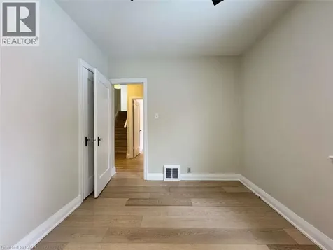 28 Inverleigh Drive Etobicoke ON M8Y 3E3