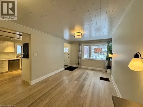 28 Inverleigh Drive Etobicoke ON M8Y 3E3