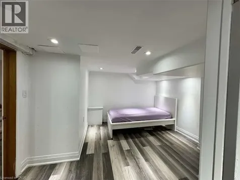 28 Inverleigh Drive Etobicoke ON M8Y 3E3