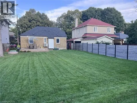 28 Inverleigh Drive Etobicoke ON M8Y 3E3