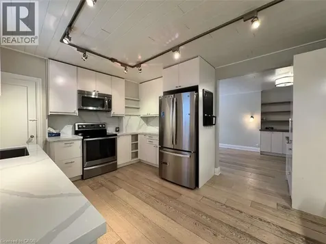 28 Inverleigh Drive Etobicoke ON M8Y 3E3