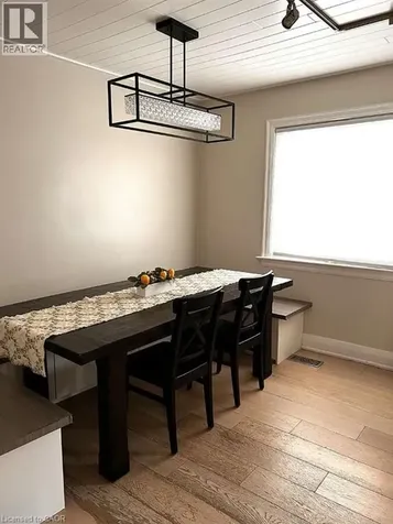 28 Inverleigh Drive Etobicoke ON M8Y 3E3
