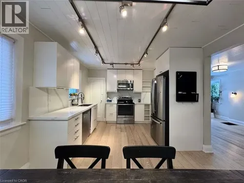 28 Inverleigh Drive Etobicoke ON M8Y 3E3