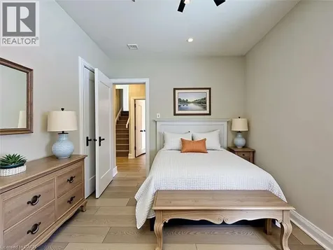 28 Inverleigh Drive Etobicoke ON M8Y 3E3