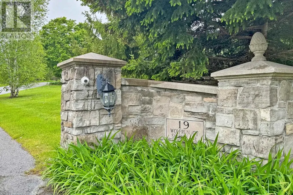 19 Wolf Run Court Whitchurch-stouffville ON L4A 2L4