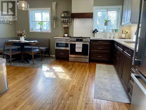 28 Peel Street West Mapleton ON N0B 1A0