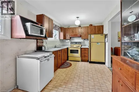 34 Bow Valley Drive Hamilton ON L8E 3L4