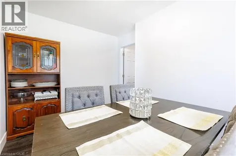 18 Silverdale Crescent London ON N5Z 4A4