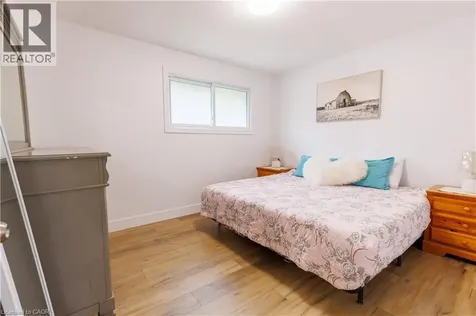 18 Silverdale Crescent London ON N5Z 4A4