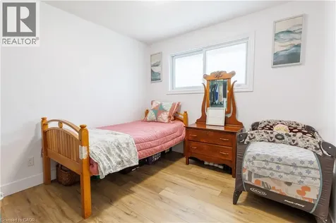 18 Silverdale Crescent London ON N5Z 4A4
