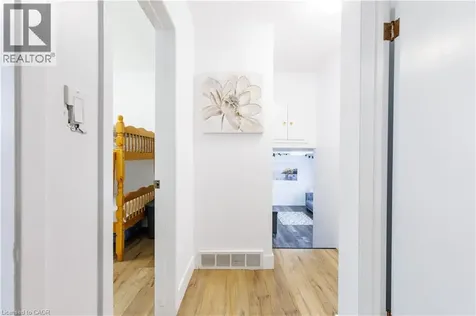 18 Silverdale Crescent London ON N5Z 4A4