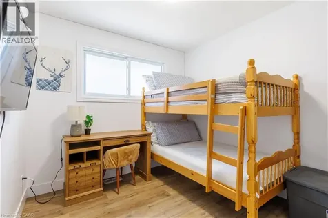 18 Silverdale Crescent London ON N5Z 4A4