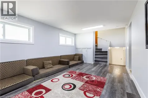 18 Silverdale Crescent London ON N5Z 4A4