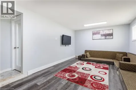 18 Silverdale Crescent London ON N5Z 4A4