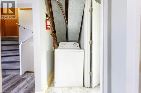 18 Silverdale Crescent London ON N5Z 4A4