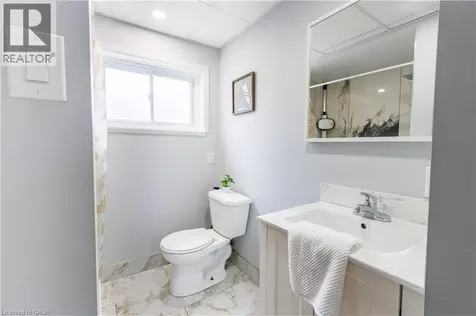 18 Silverdale Crescent London ON N5Z 4A4