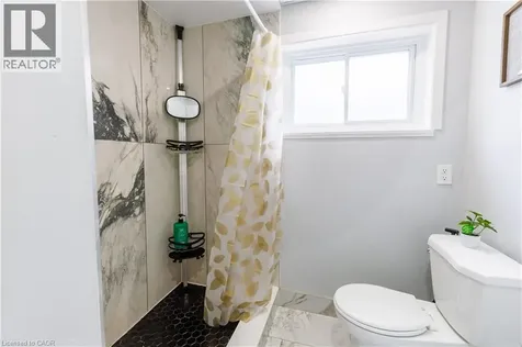 18 Silverdale Crescent London ON N5Z 4A4