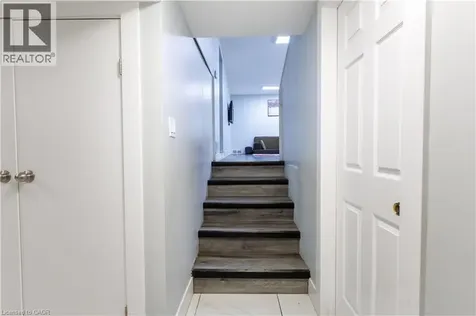 18 Silverdale Crescent London ON N5Z 4A4