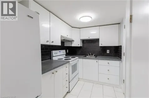 18 Silverdale Crescent London ON N5Z 4A4