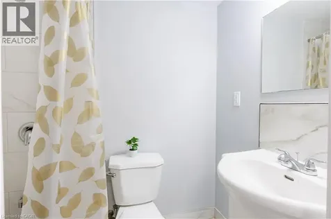 18 Silverdale Crescent London ON N5Z 4A4